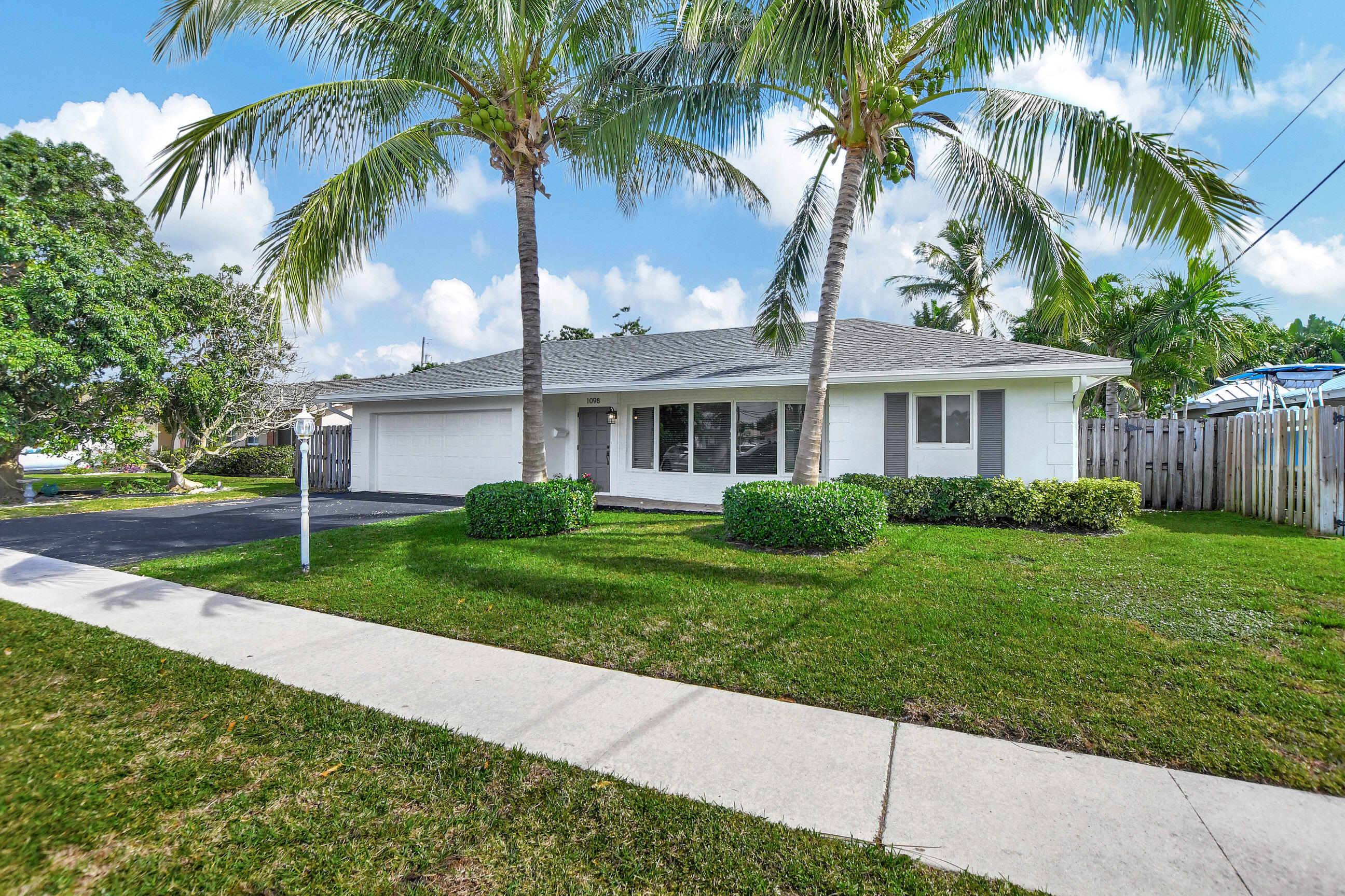 1098 Southwest 13th Avenue Boca Raton, FL 33486 - Photo 2 of 41 01_dsc_0981