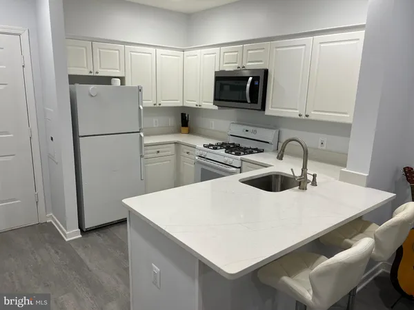 $2,100 | 1625 International Drive, Unit 319, McLean, VA 22102
