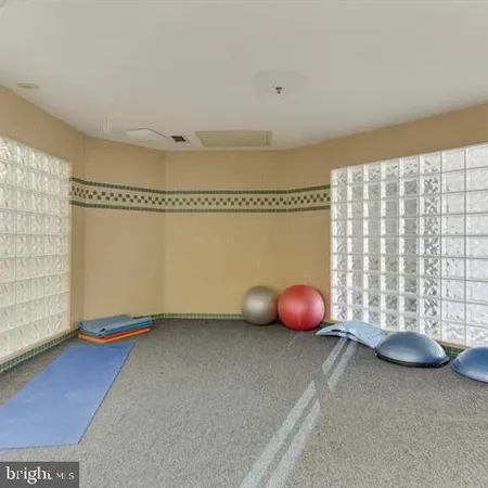 $2,100 | 1625 International Drive, Unit 319, McLean, VA 22102