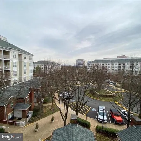 $2,100 | 1625 International Drive, Unit 319, McLean, VA 22102