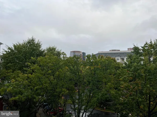 $2,100 | 1625 International Drive, Unit 319, McLean, VA 22102