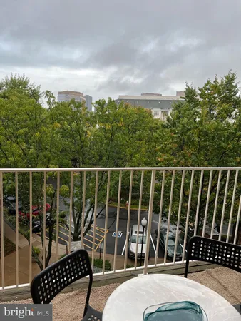 $2,100 | 1625 International Drive, Unit 319, McLean, VA 22102