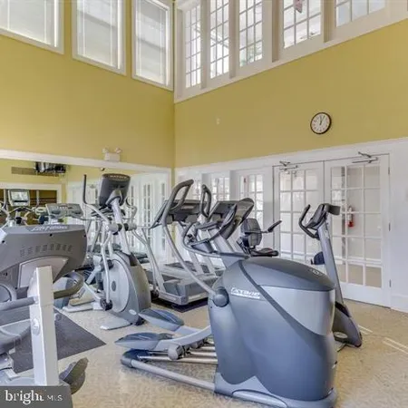 $2,100 | 1625 International Drive, Unit 319, McLean, VA 22102