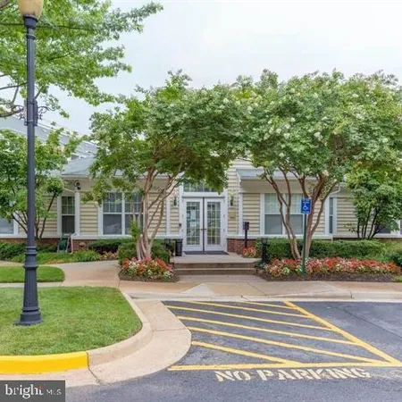 $2,100 | 1625 International Drive, Unit 319, McLean, VA 22102