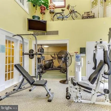 $2,100 | 1625 International Drive, Unit 319, McLean, VA 22102