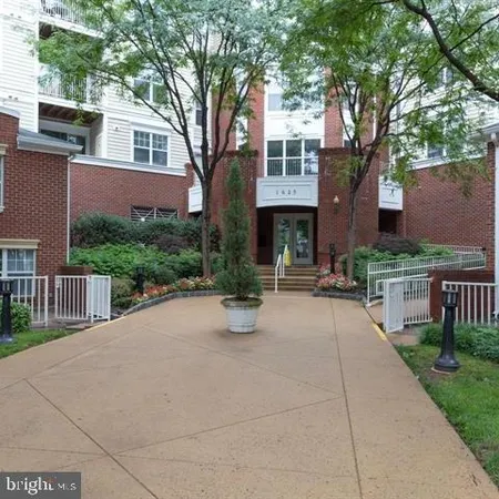 $2,100 | 1625 International Drive, Unit 319, McLean, VA 22102
