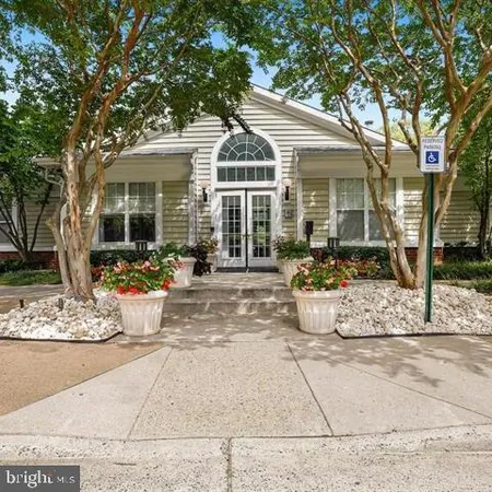 $2,100 | 1625 International Drive, Unit 319, McLean, VA 22102