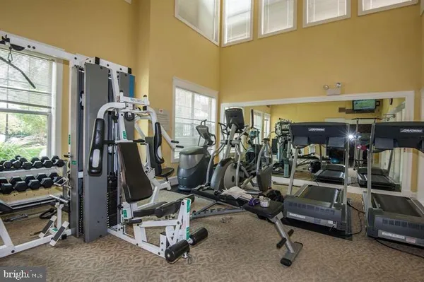 $2,100 | 1625 International Drive, Unit 319, McLean, VA 22102