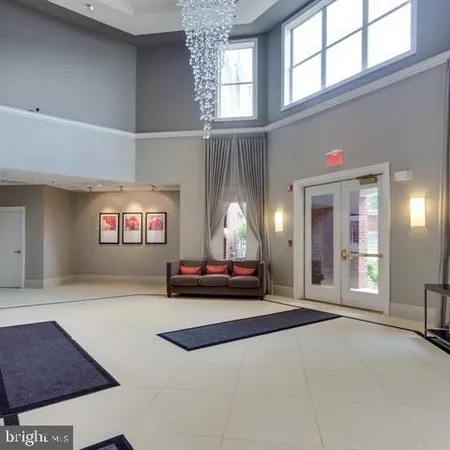 $2,100 | 1625 International Drive, Unit 319, McLean, VA 22102