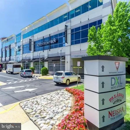 $2,100 | 1625 International Drive, Unit 319, McLean, VA 22102