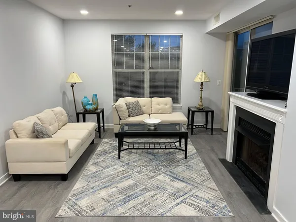 $2,100 | 1625 International Drive, Unit 319, McLean, VA 22102