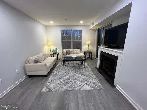 $2,100 | 1625 International Drive, Unit 319, McLean, VA 22102