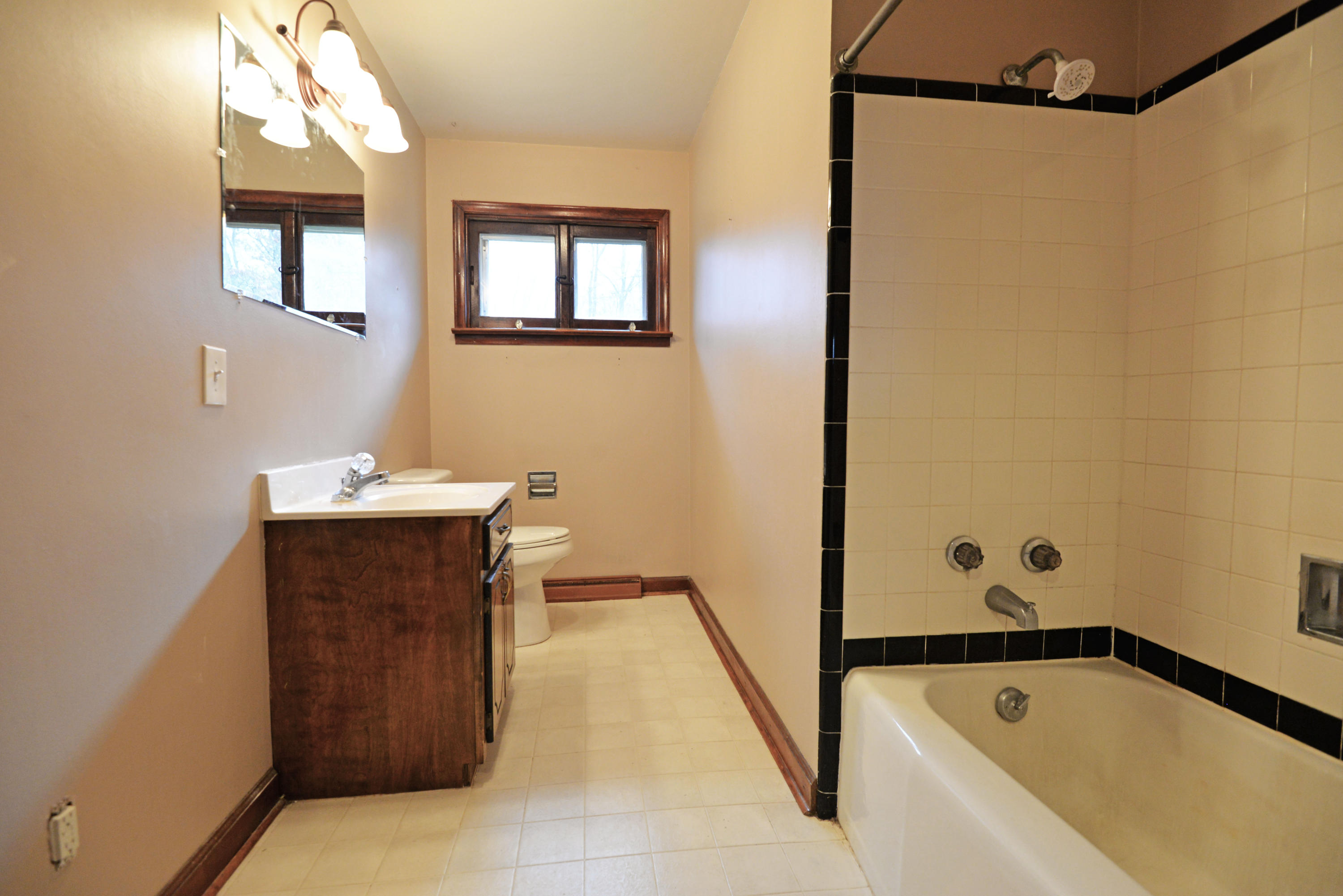 3173 Happy Valley Road Rossville, GA 30741 - Photo 17 of 25 Hall bath