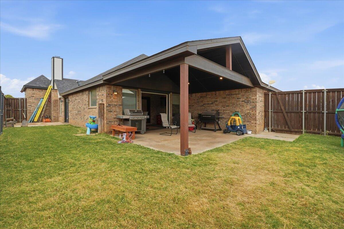 3013 111th Street Lubbock, TX 79423 - Photo 36 of 37 a view of a house with backyard and porch