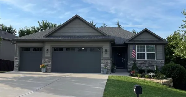 $525,000 | 34486 West 84th Terrace, De Soto, KS 66018