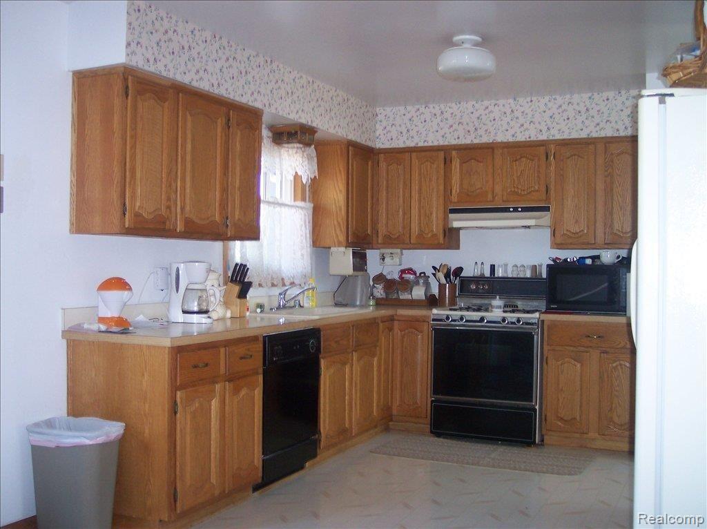 44820 Geddes Road Canton, MI 48188 - Photo 5 of 18 KITCHEN 2