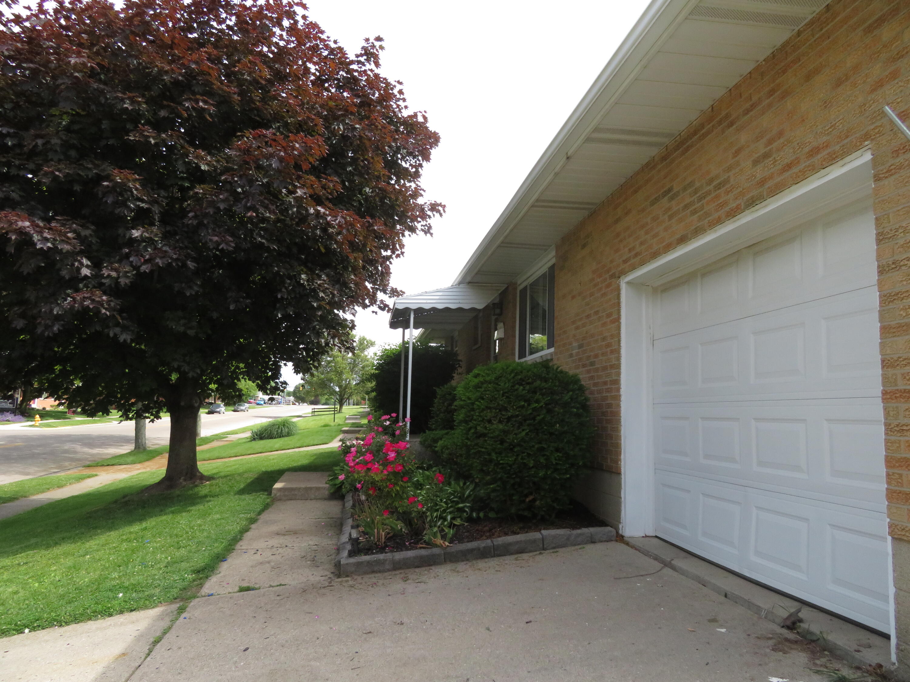 4860 Ridgewood Road East Springfield, OH 45503 - Photo 2 of 29
