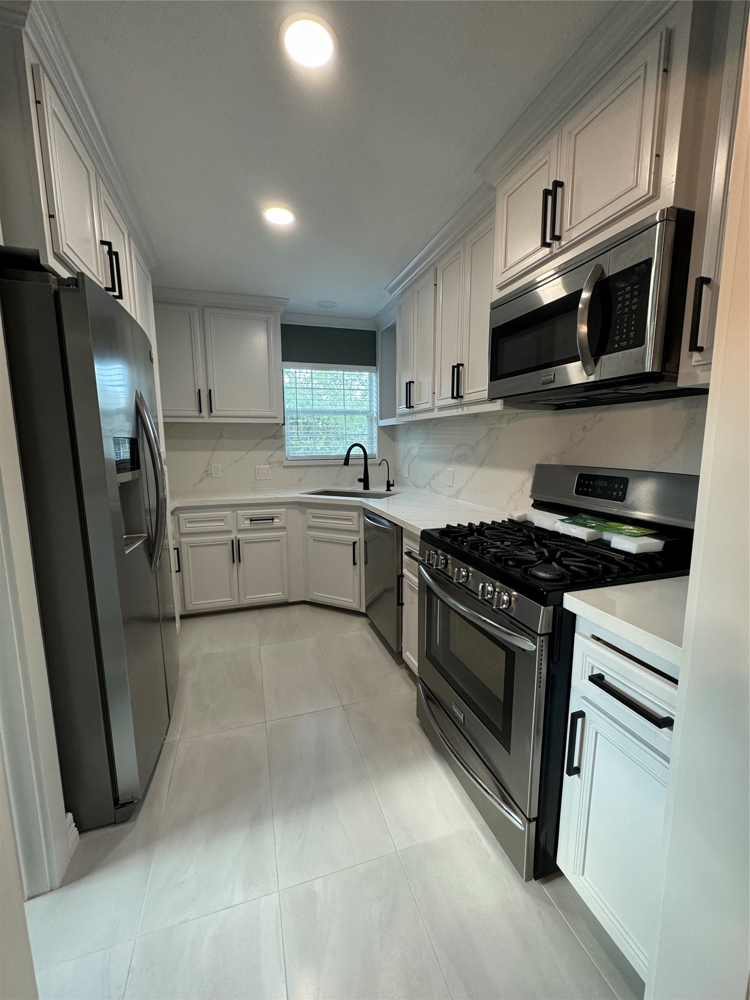 1906 Banks Street Houston, TX 77098 - Photo 2 of 9