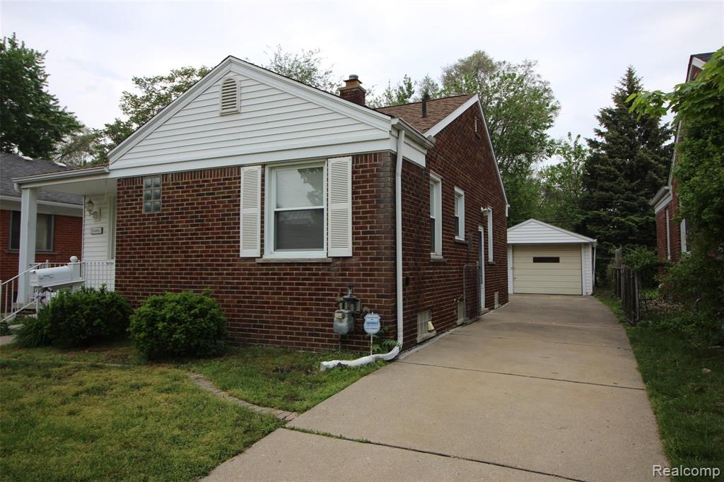 24080 Colgate Street Dearborn Heights, MI 48125 - Photo 3 of 32