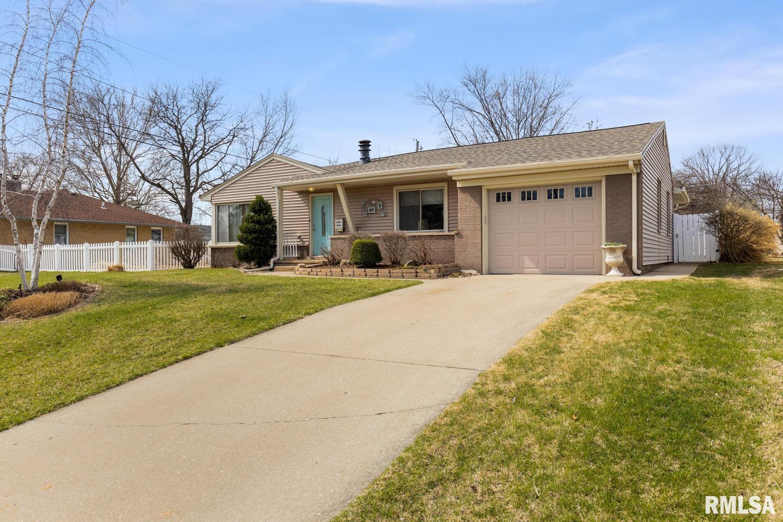 4111 North Brookmont Road Peoria, IL 61614 - Photo 3 of 37