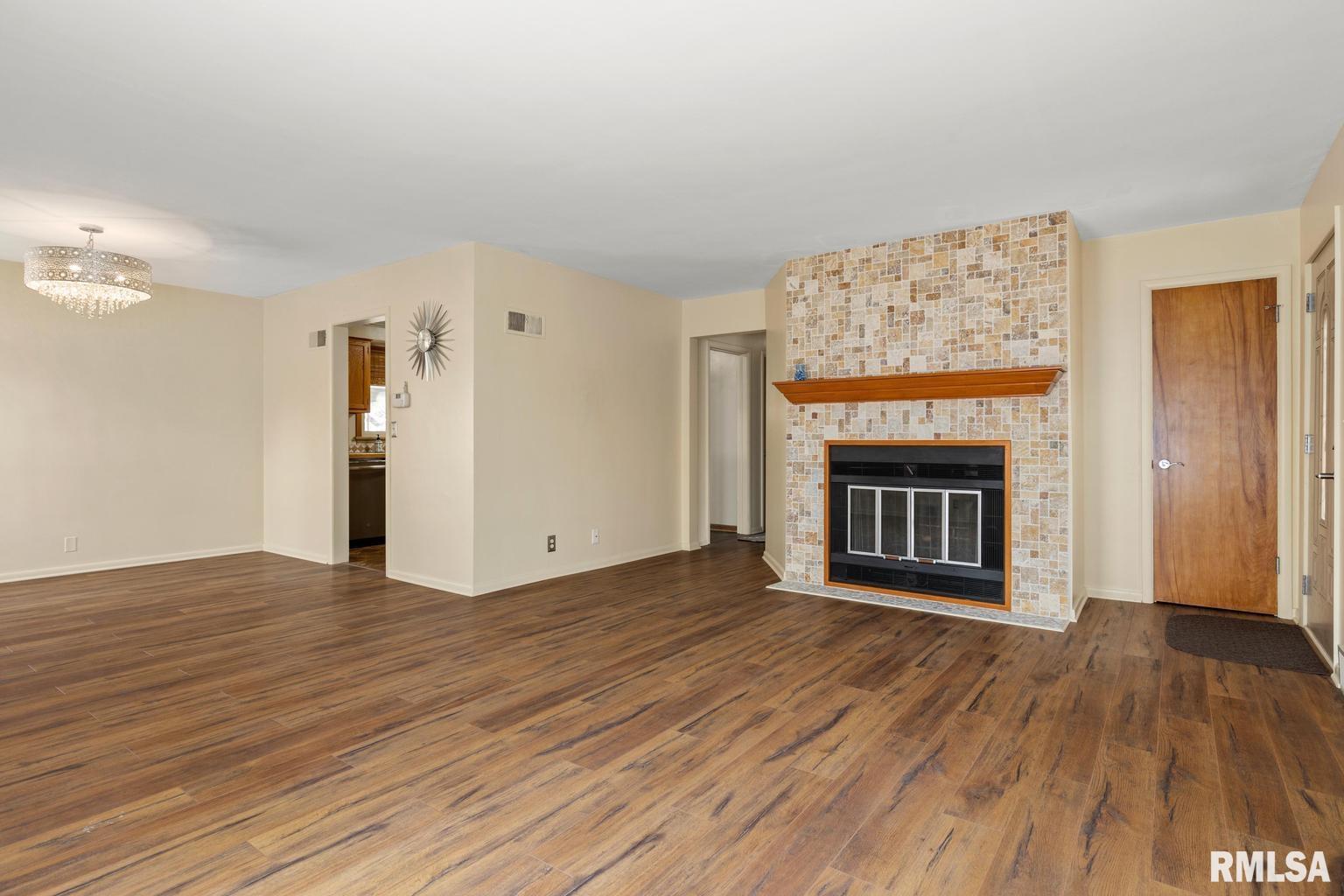 4111 North Brookmont Road Peoria, IL 61614 - Photo 6 of 37