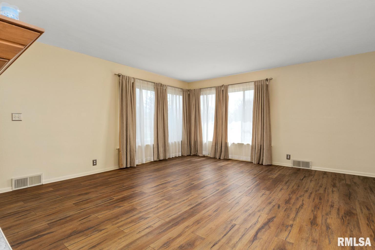 4111 North Brookmont Road Peoria, IL 61614 - Photo 8 of 37