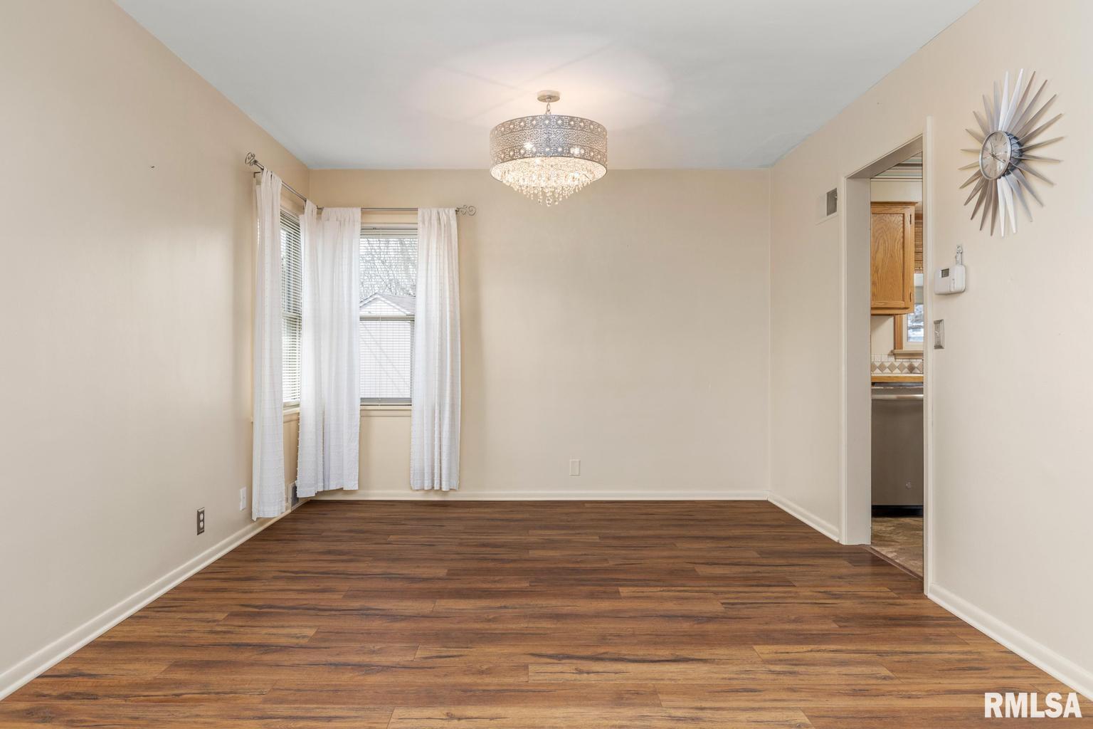 4111 North Brookmont Road Peoria, IL 61614 - Photo 9 of 37