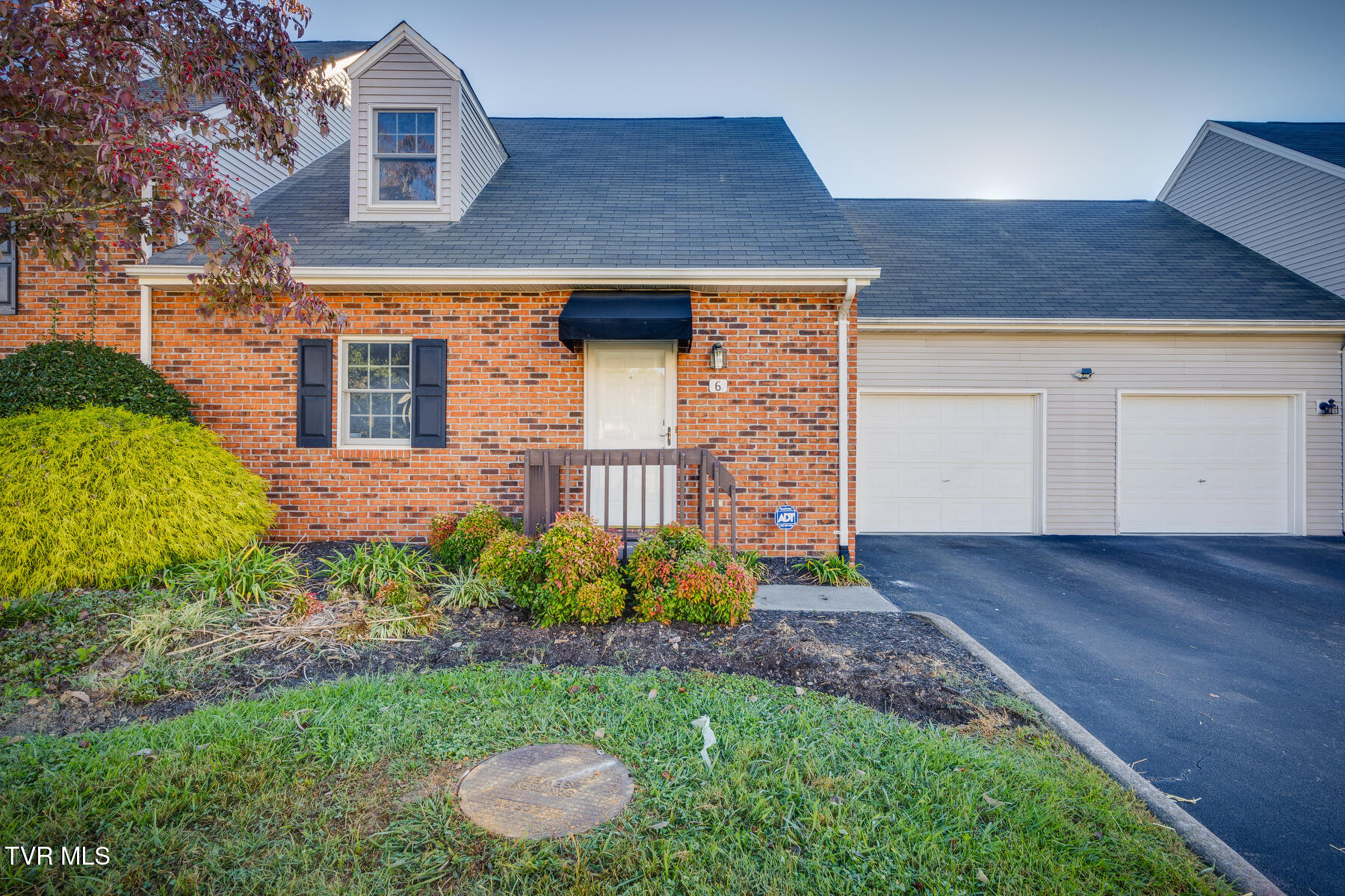 2700 Indian Ridge Road, Unit 6 Johnson City, TN 37604 - Photo 1 of 17 001