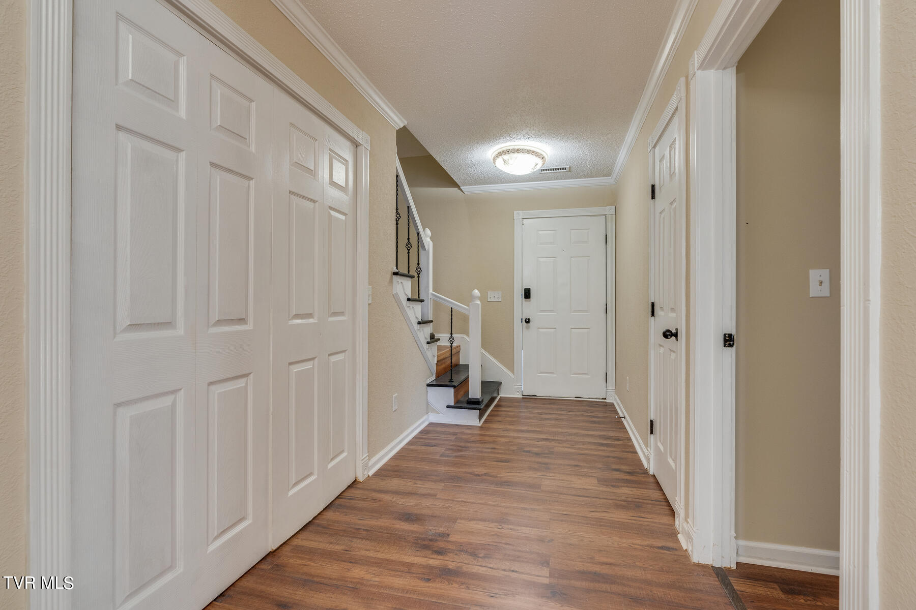 2700 Indian Ridge Road, Unit 6 Johnson City, TN 37604 - Photo 4 of 17 005