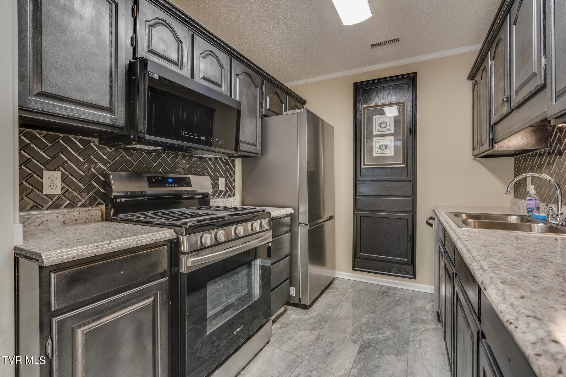 2700 Indian Ridge Road, Unit 6 Johnson City, TN 37604 - Photo 7 of 17 010