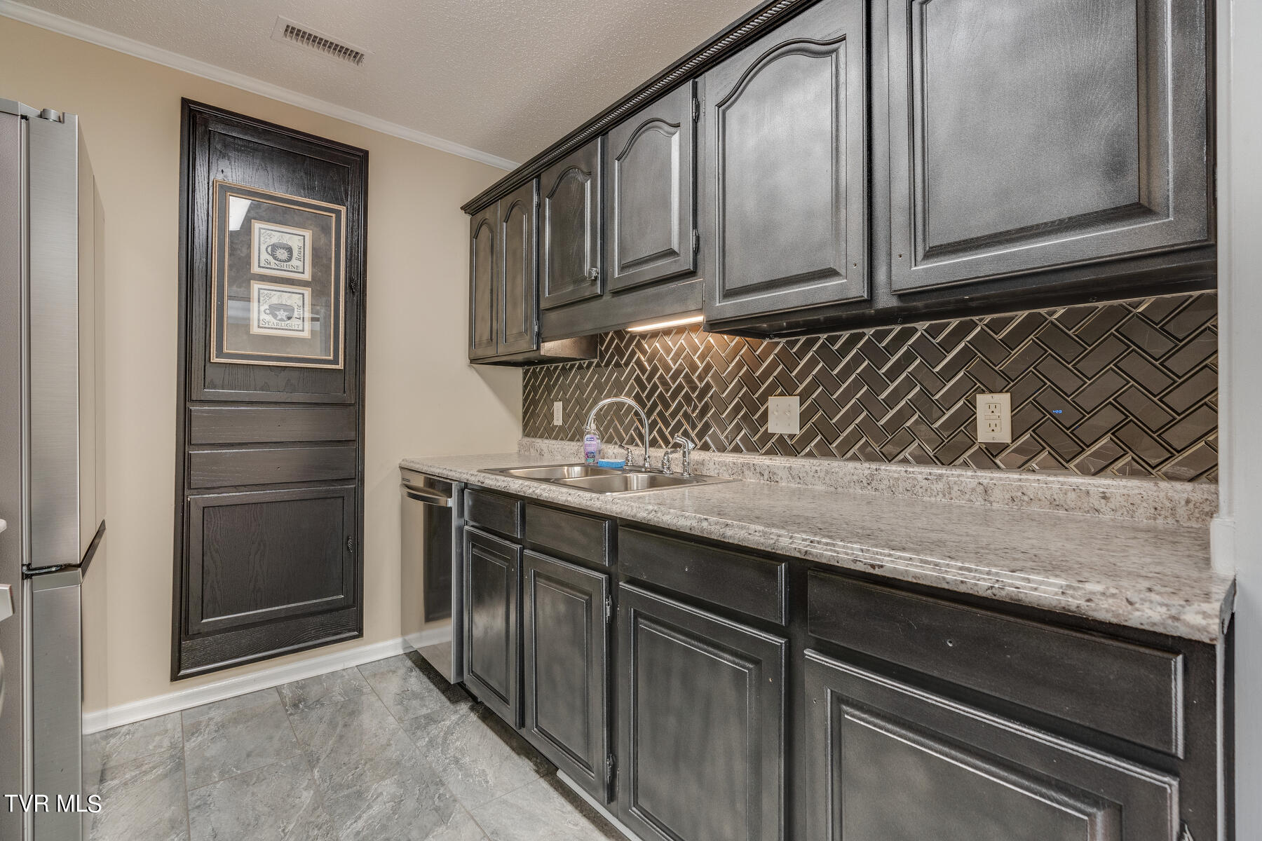 2700 Indian Ridge Road, Unit 6 Johnson City, TN 37604 - Photo 8 of 17 011