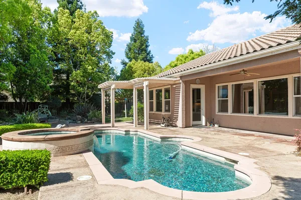 $995,000 | 19 Zeller Place, Sacramento, CA 95835