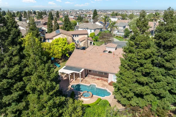 $995,000 | 19 Zeller Place, Sacramento, CA 95835