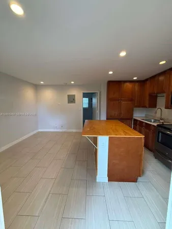$1,500 | 5150 Northeast 6th Avenue, Unit 104, Oakland Park, FL 33334
