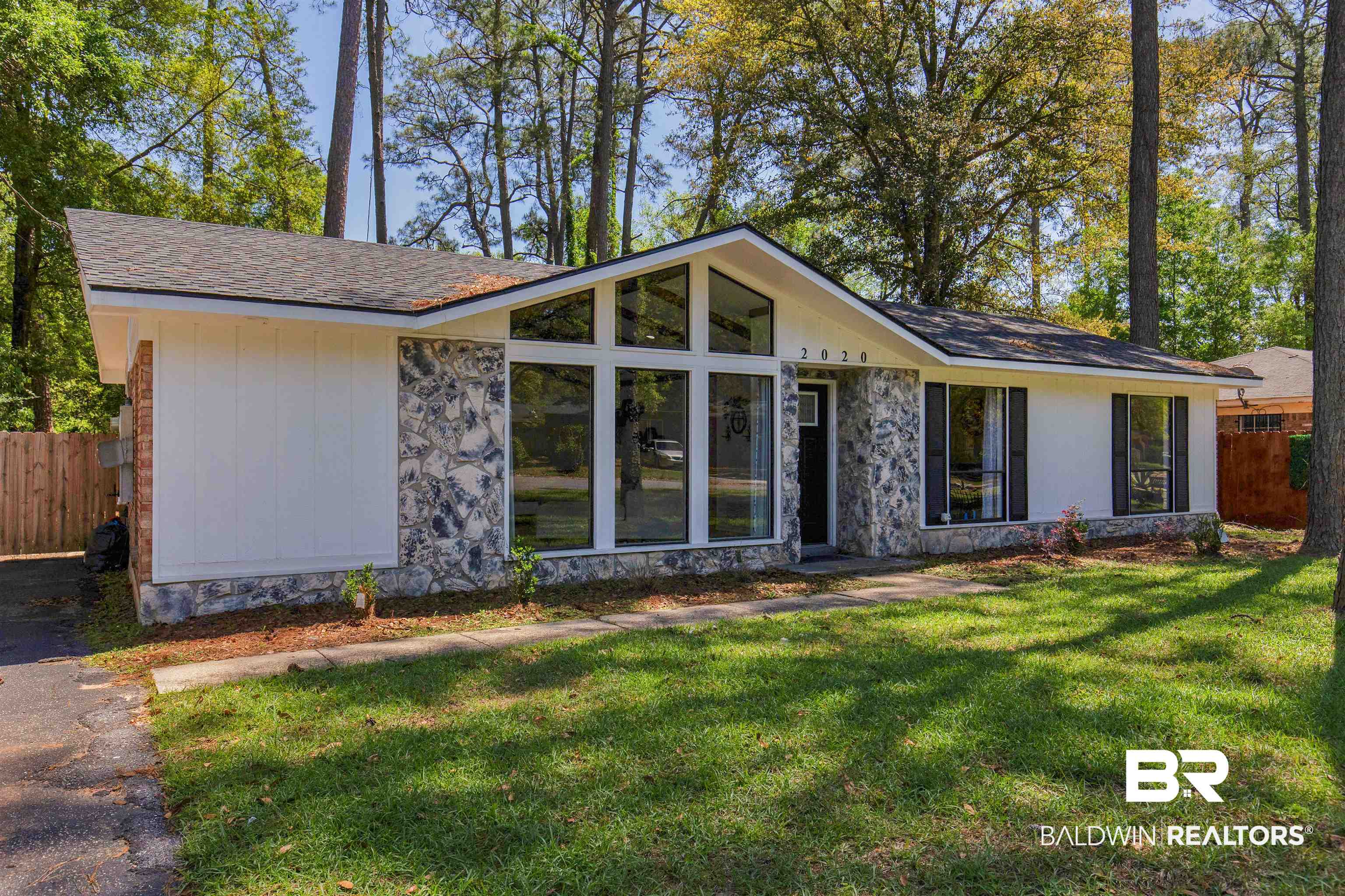 2020 Holleman Drive Mobile, AL 36618 - Photo 2 of 19