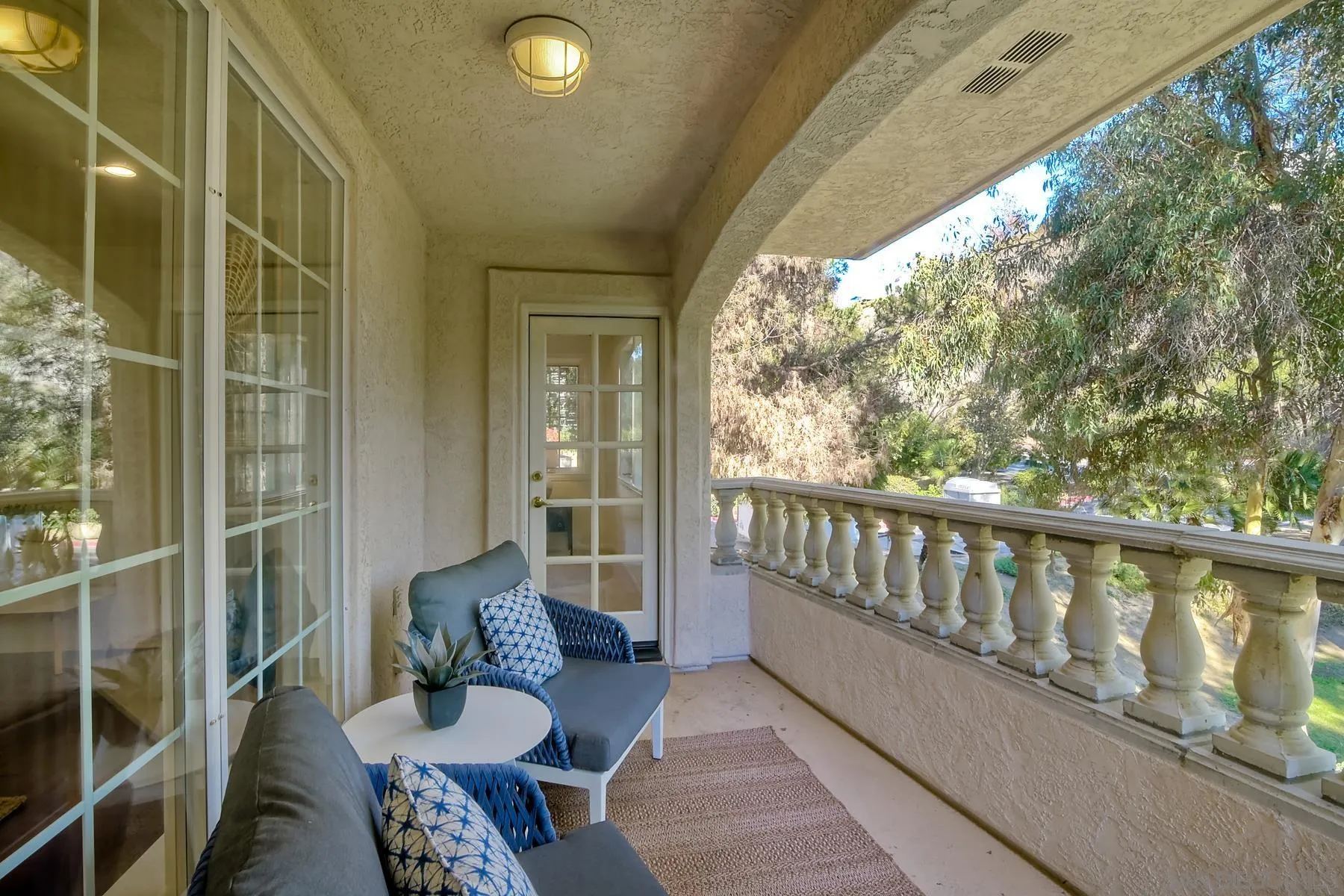 2872 Torrey Pines Road La Jolla, CA 92037 - Photo 13 of 34 a balcony with wooden floor and furniture