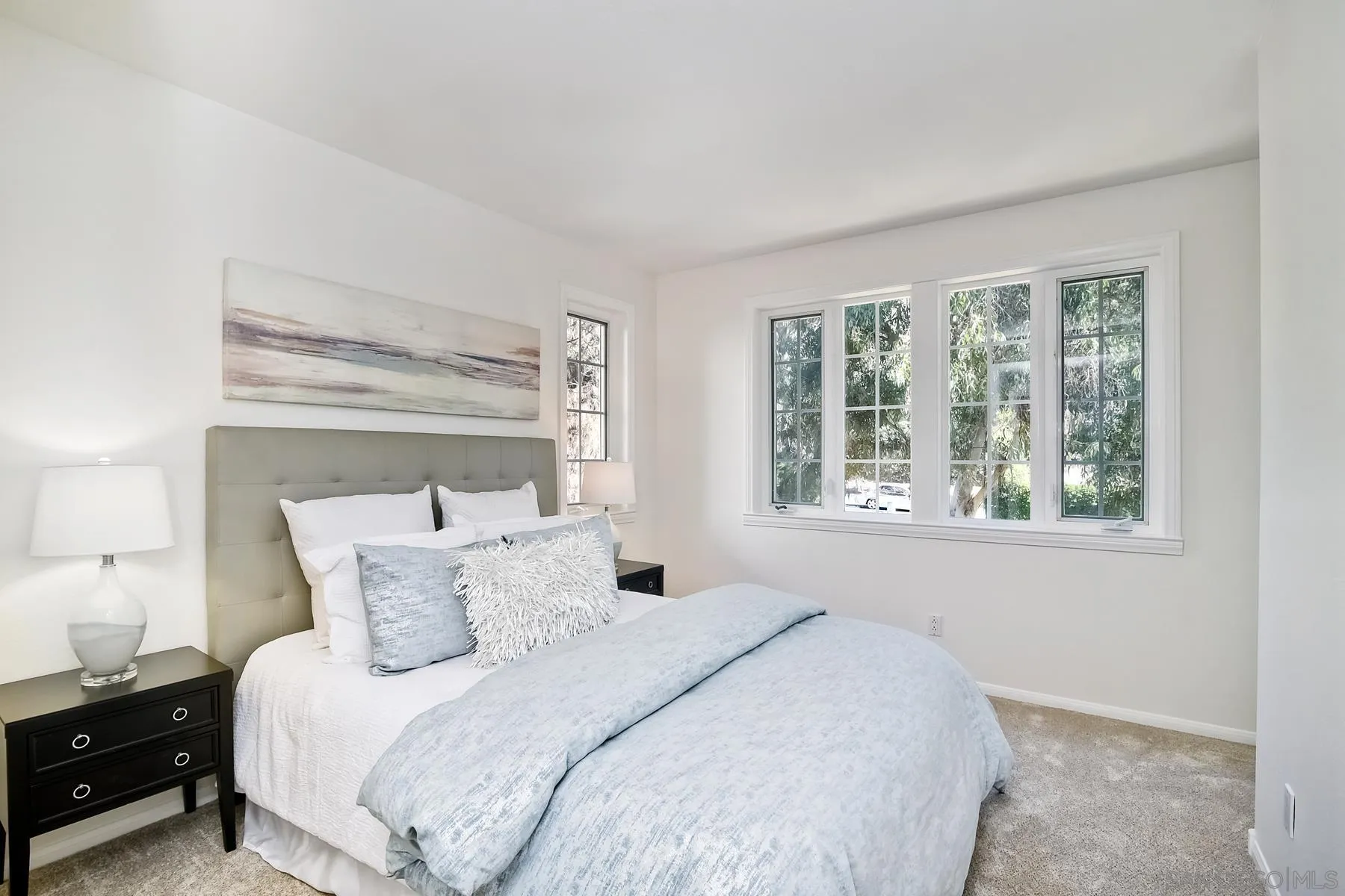 2872 Torrey Pines Road La Jolla, CA 92037 - Photo 15 of 34 a bedroom with a bed and a window