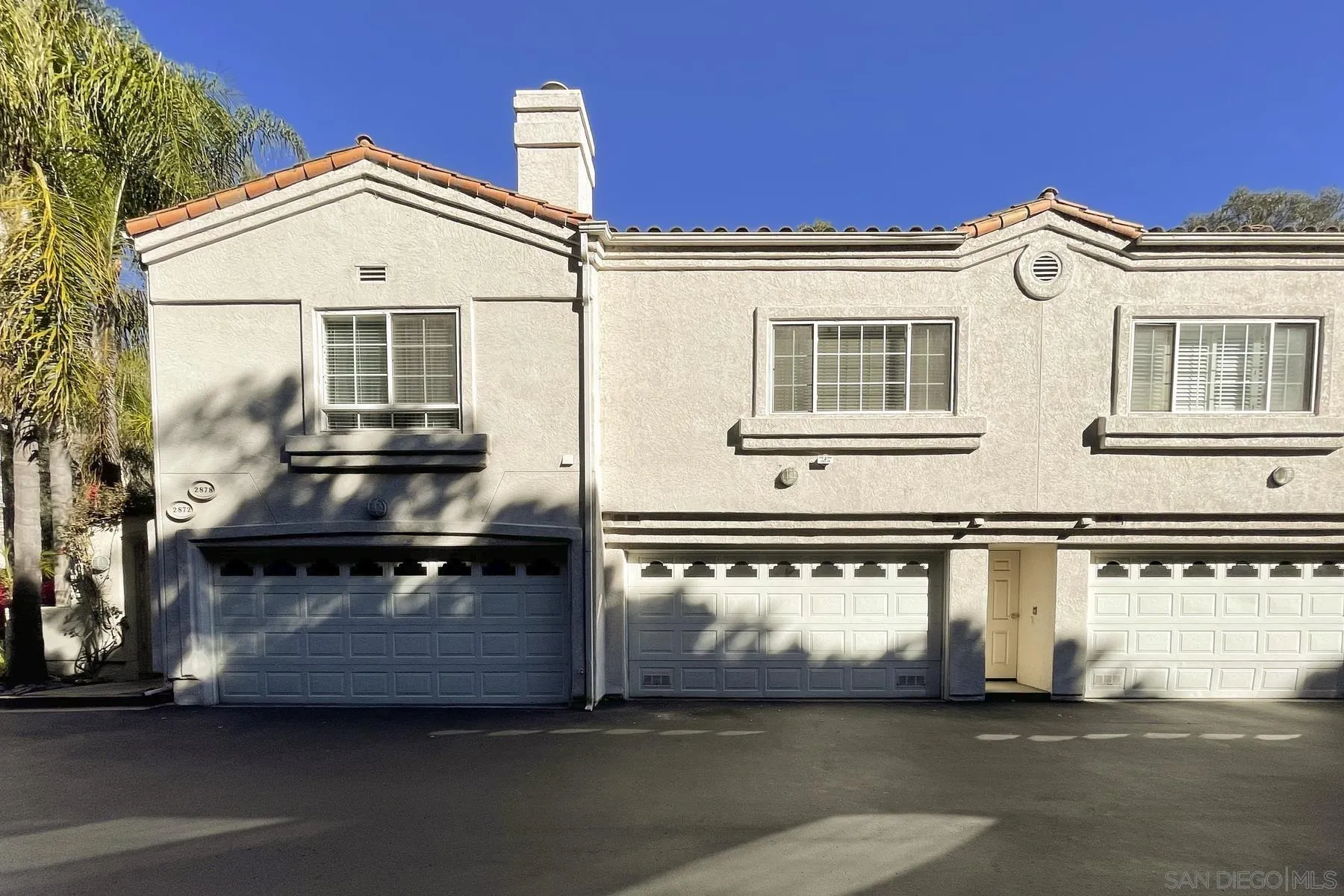 2872 Torrey Pines Road La Jolla, CA 92037 - Photo 31 of 34 a front view of a house with a yard