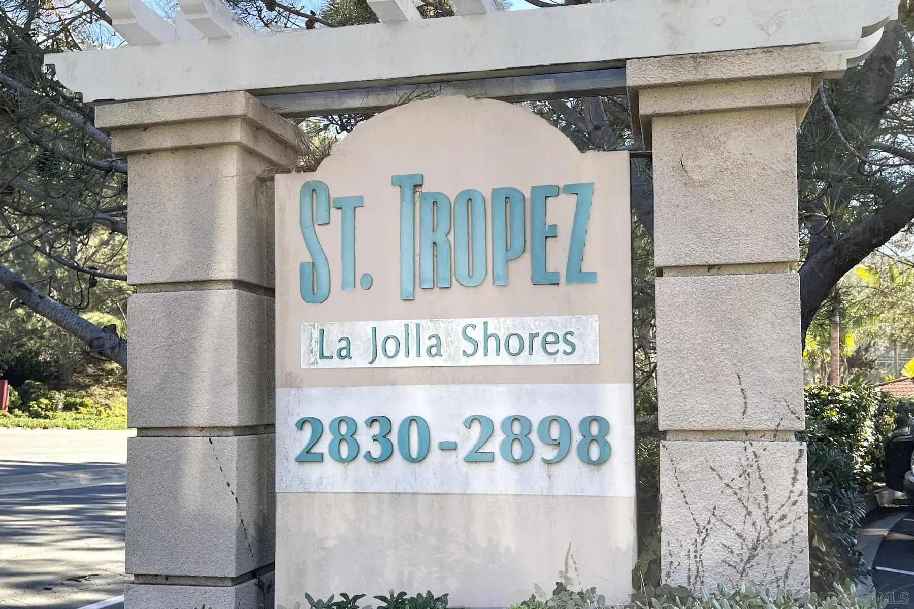 2872 Torrey Pines Road La Jolla, CA 92037 - Photo 34 of 34 a sign on a street sign