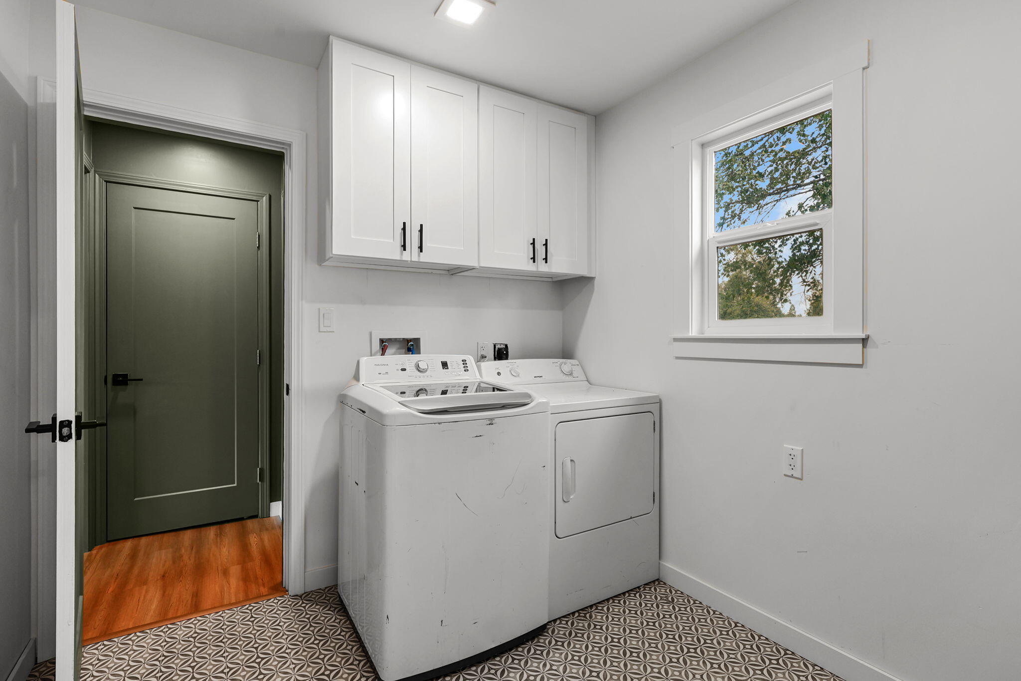 7128 Happy Valley Road Anderson, CA 96007 - Photo 32 of 48 Laundry Room