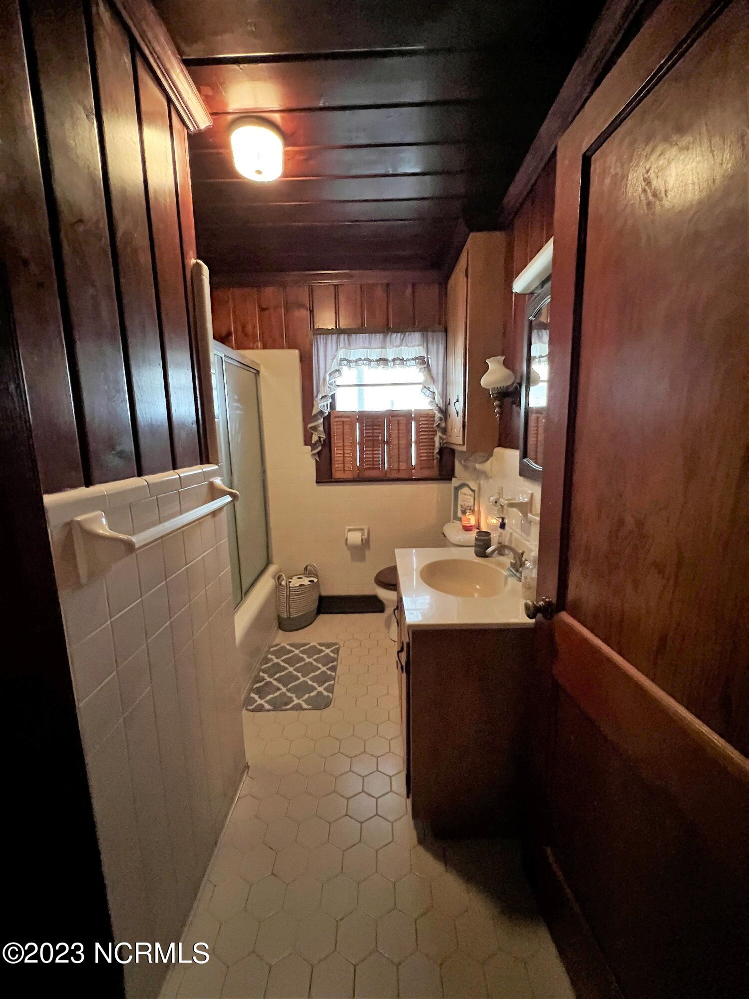 4586 River Road Washington, NC 27889 - Photo 35 of 41 Full Bath 2