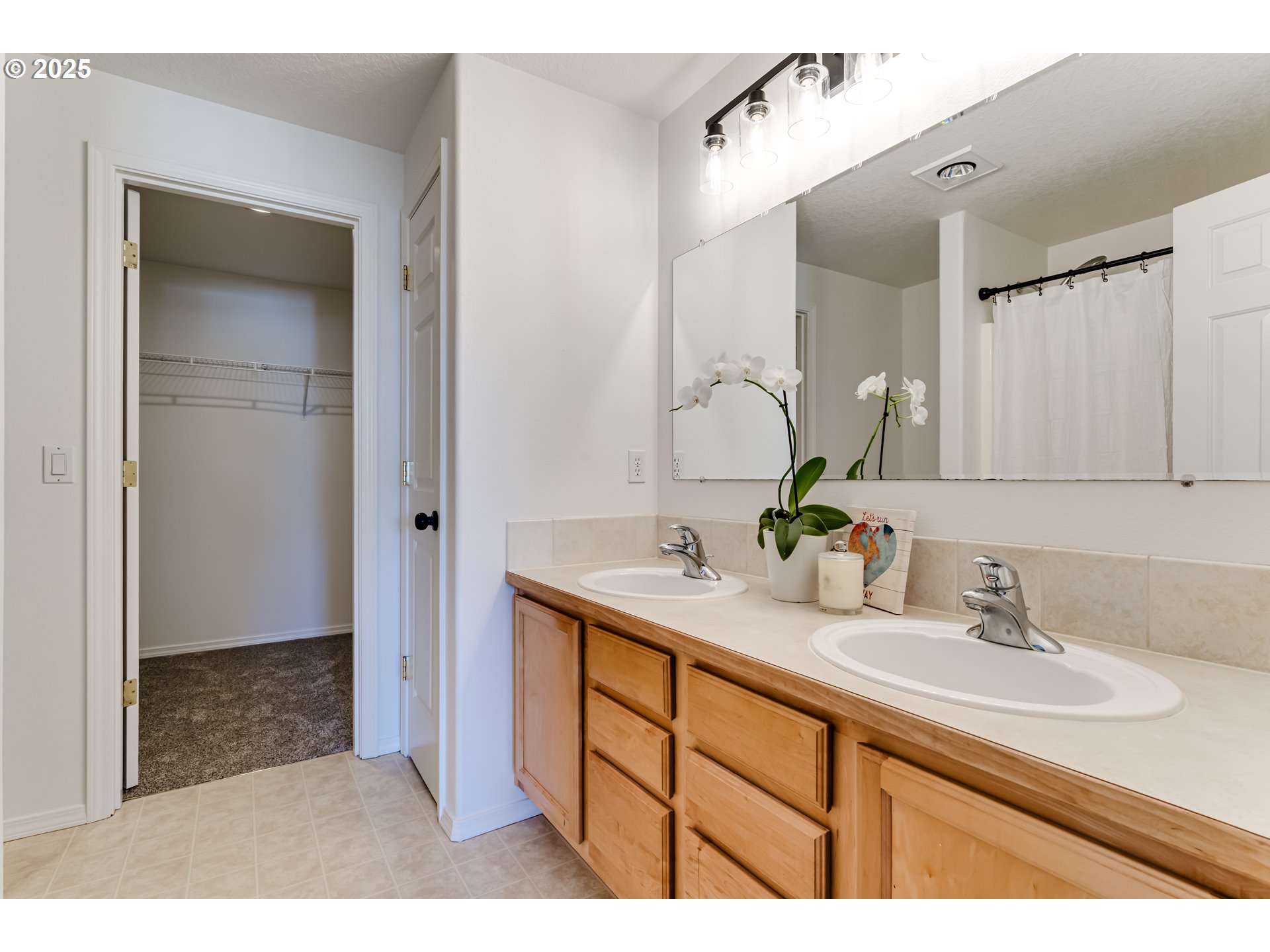 1255 Brower Avenue Eugene, OR 97402 - Photo 20 of 39 a bathroom with a sink and a mirror