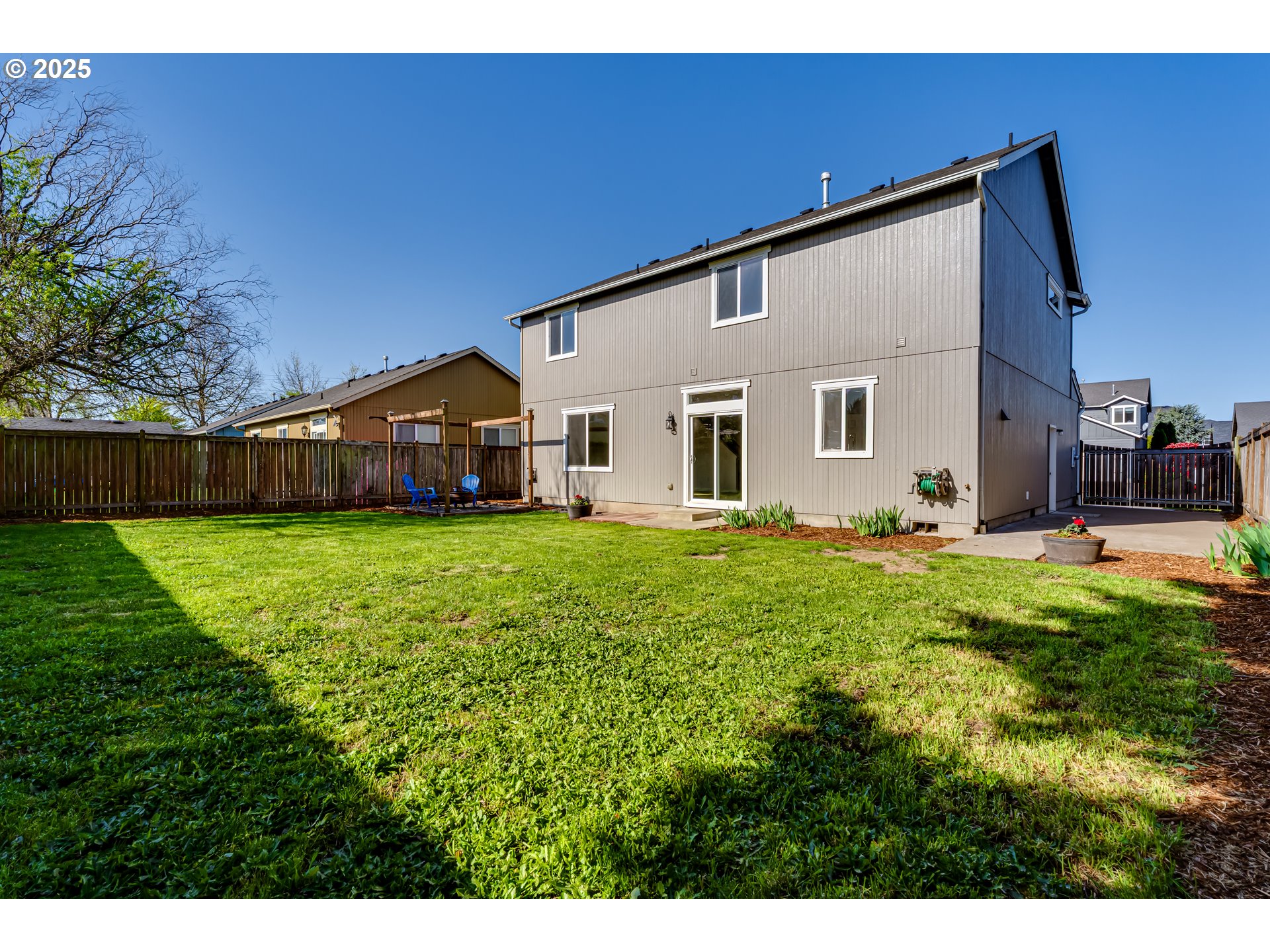 1255 Brower Avenue Eugene, OR 97402 - Photo 37 of 39 a front view of house with yard and green space