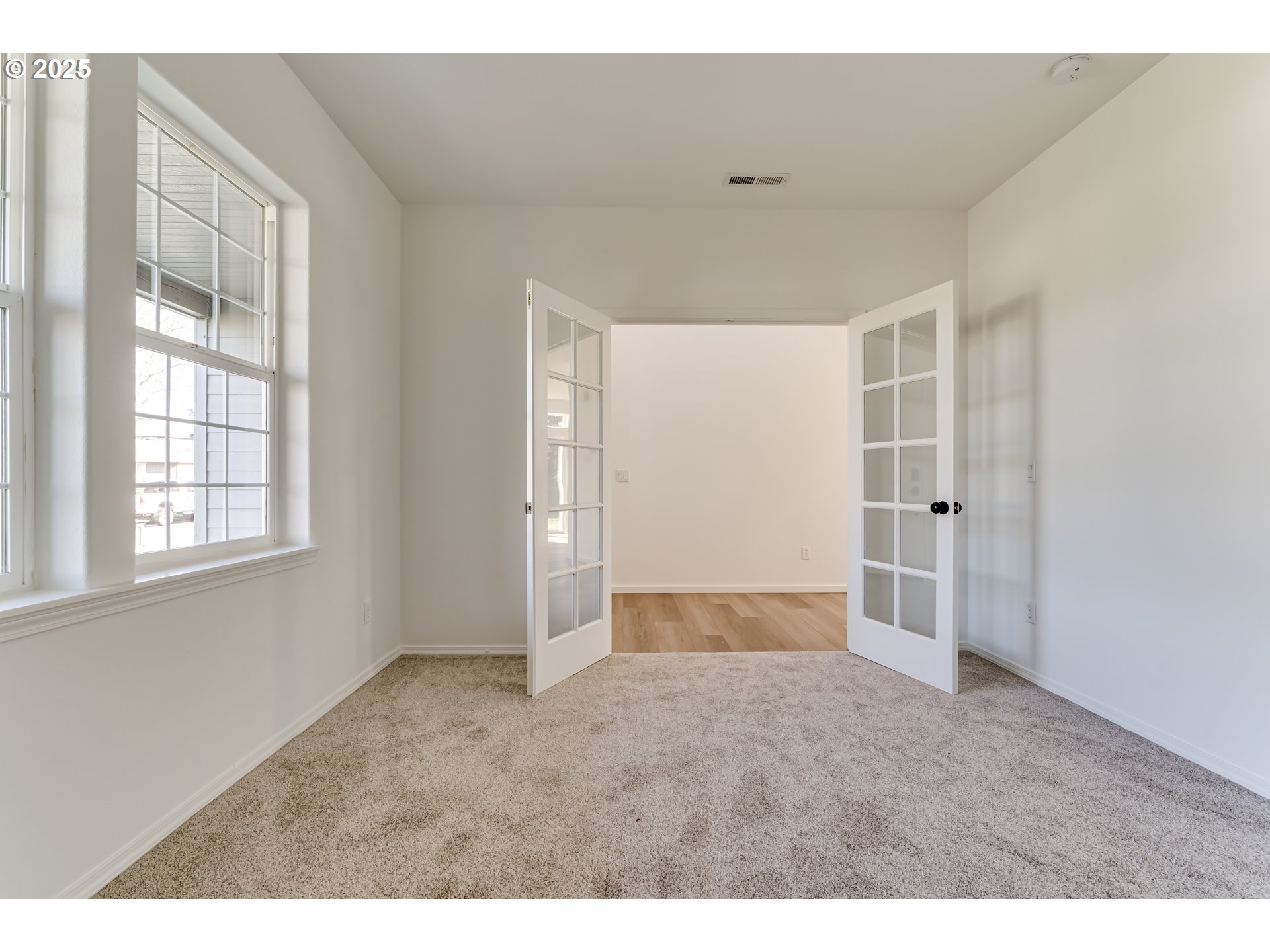 1255 Brower Avenue Eugene, OR 97402 - Photo 5 of 39 a view of an empty room with window