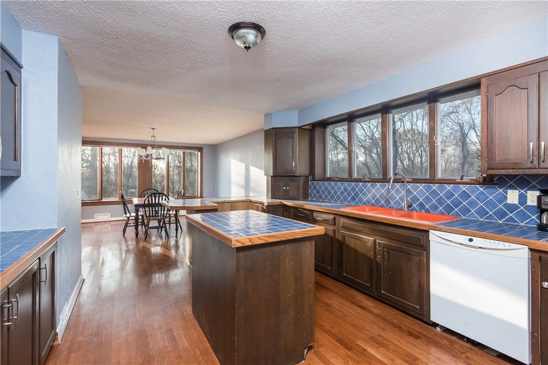 325 Post Road Westerly, RI 02891 - Photo 5 of 40