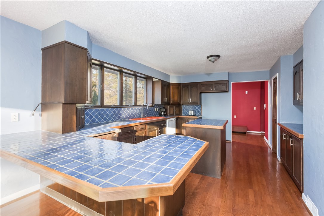 325 Post Road Westerly, RI 02891 - Photo 7 of 40