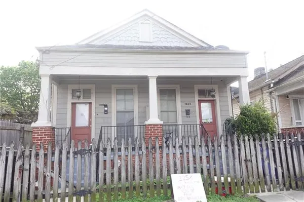 $1,200 | 1225 1/2 Burdette Street, Unit 1225, New Orleans, LA 70118
