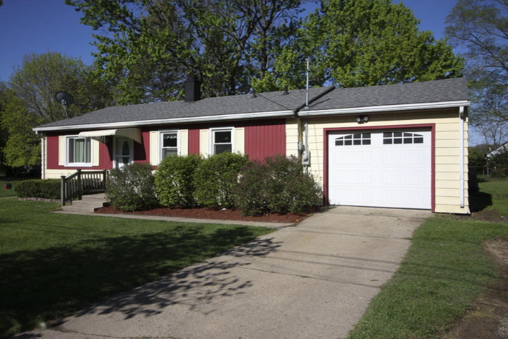401 North 34th Street Springfield, MI 49037 - Photo 1 of 30 N 34th 401 Springfield 01