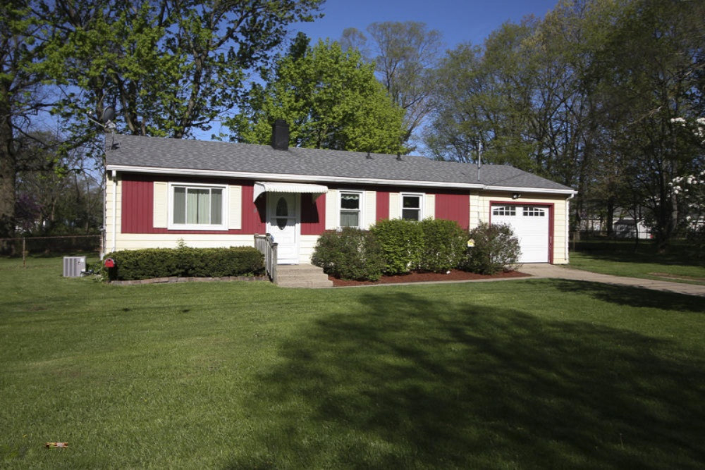 401 North 34th Street Springfield, MI 49037 - Photo 2 of 30 N 34th 401 Springfield 25
