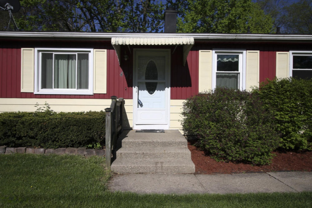 401 North 34th Street Springfield, MI 49037 - Photo 3 of 30 N 34th 401 Springfield 26